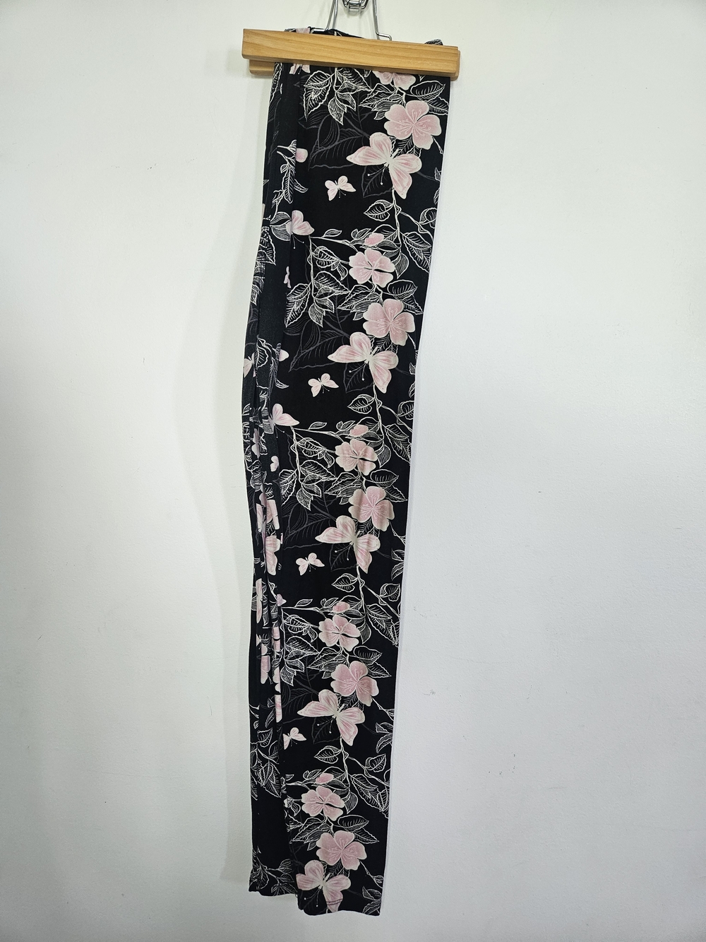 Leggings Depot Black Butter Soft Leggings with Pink & White Butterfly Floral Pat